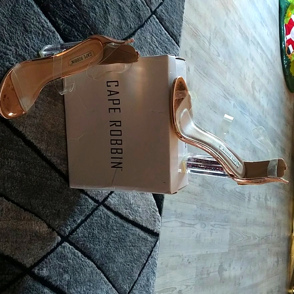 CAPE ROBBIN rose gold high heels